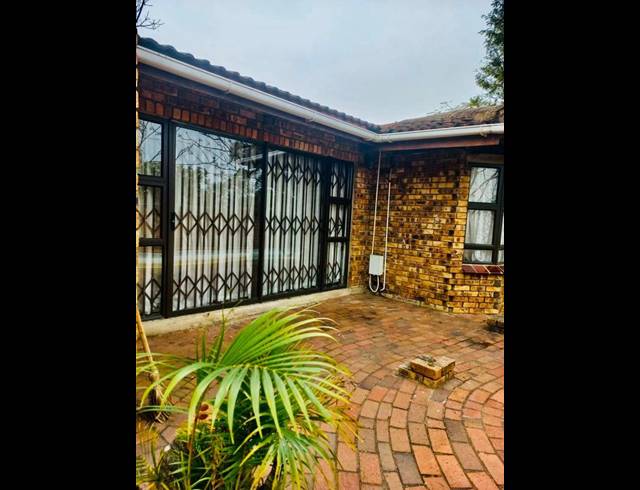 3 BEDROOM HOUSE FOR SALE IN NEWLANDS WEST